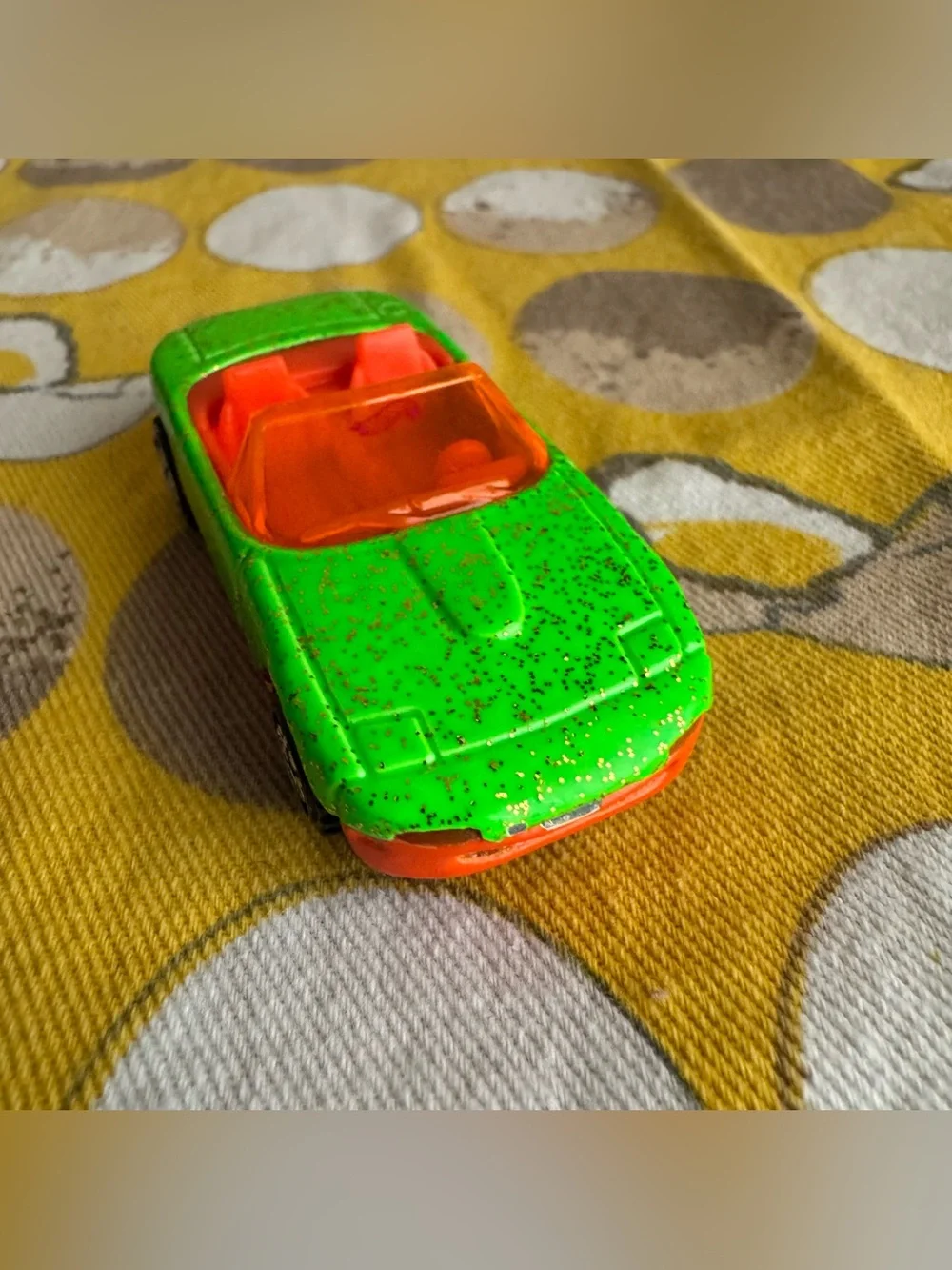 Vintage Hot Wheels 1990s glittery green Mazda Miata MX-5 Convertible car